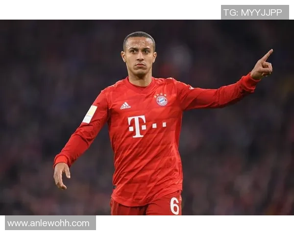 历届足球明星风采回顾珍贵照片集锦展现传奇球员的辉煌瞬间 历届足球明星风采回顾珍贵照片集锦展现传奇球员的辉煌瞬间